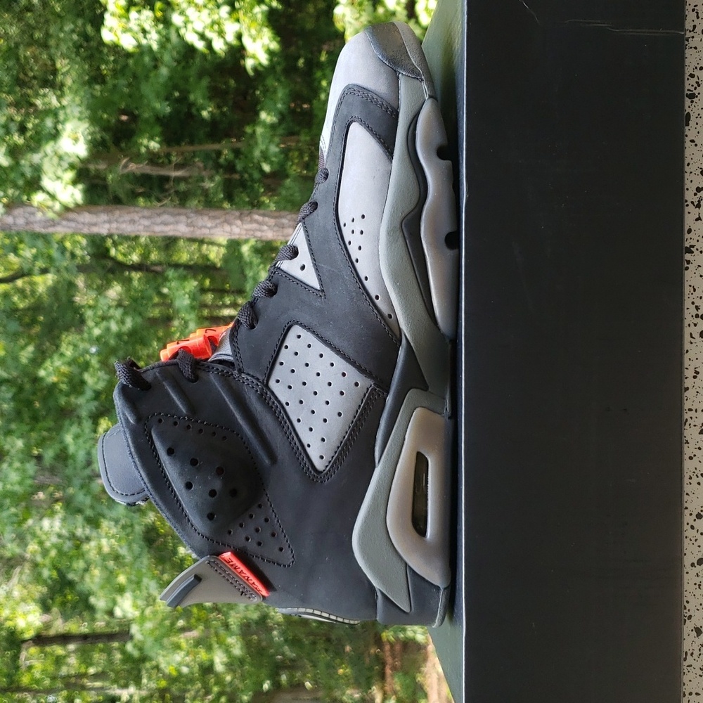 Used size 10.5 men - JORDAN 6 RETRO  PSG PARIS SAINT-GERMAIN